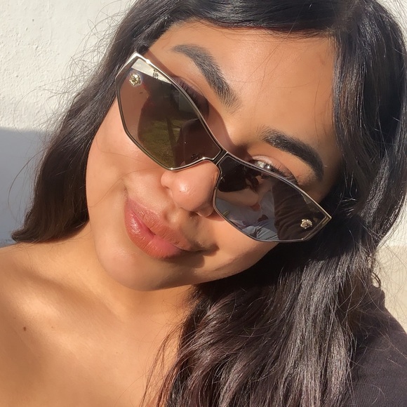 Meet your Posher, Stephanie - Picture 3 of 3